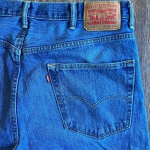 Levi’s 550 jeans. W38 L36